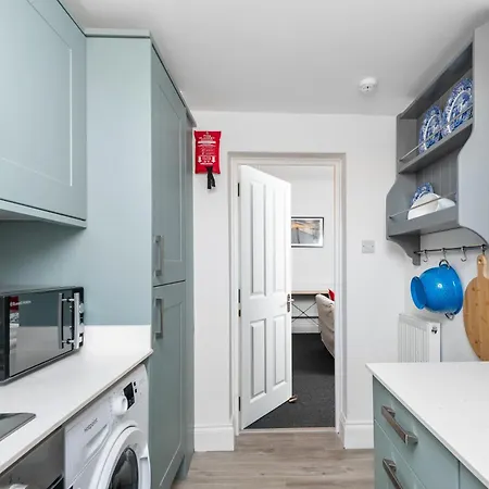 Apartment Superb Location, Character Filled By Mycityhaven