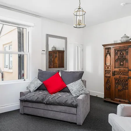 Apartment Superb Location, Character Filled By Mycityhaven *