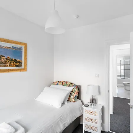 Apartment Superb Location, Character Filled By Mycityhaven