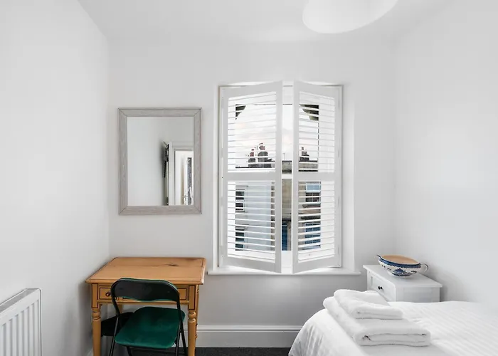 Apartment Superb Location, Character Filled By Mycityhaven *