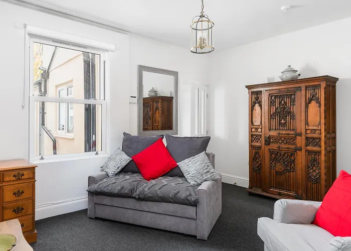 Apartment Superb Location, Character Filled By Mycityhaven *