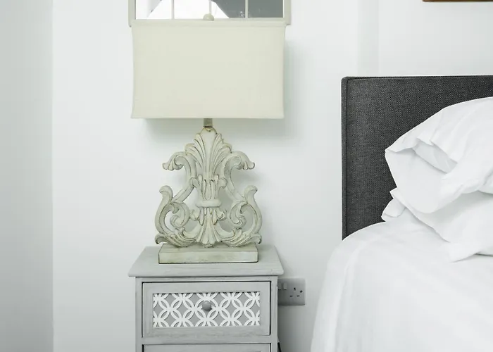 Apartment Superb Location, Character Filled By Mycityhaven *